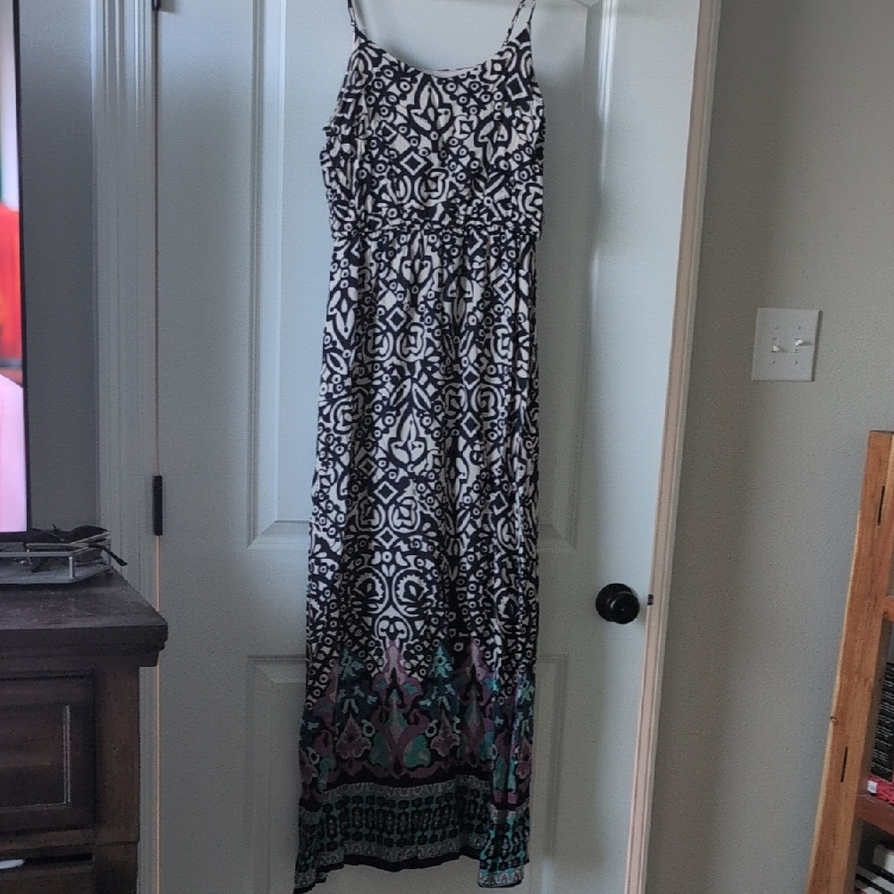 Elegant Black and White Patterned Maxi Dress